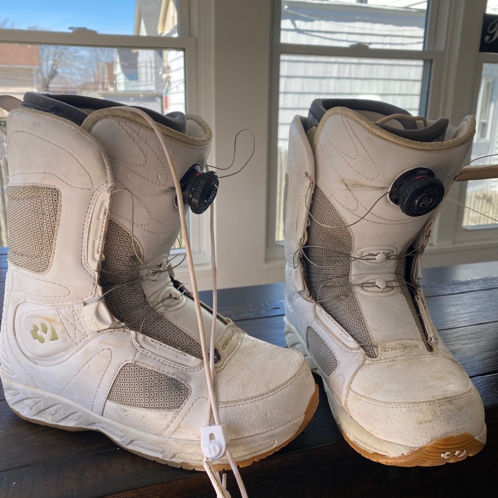 Thirty Two Boa system snowboard boots